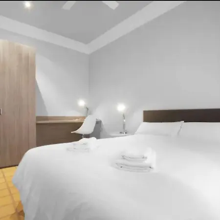 Bonito Apartamento En Zona Centrica De * Barcelona
